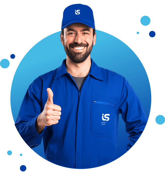 Instalador credenciado com uniforme